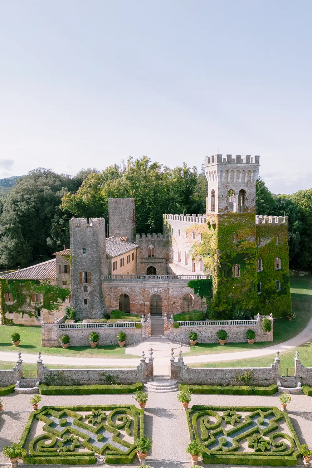 castello-di-celsa-wedding-frankie-and-marilia Castello di Celsa wedding venue, Tuscany — castle exterior and formal Italian gardens